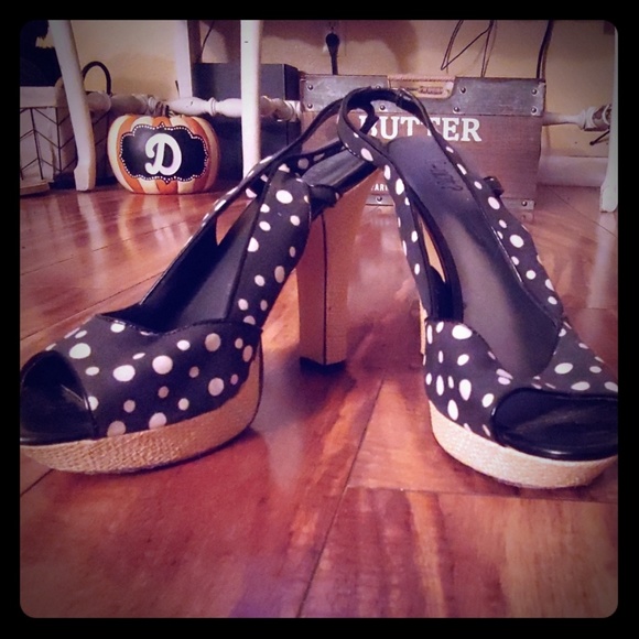 3/$25-black and white polka dot heels - Picture 1 of 3